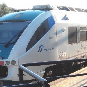 Aggressione a capotreno a Porto Torres, Trenitalia: "Solo un diverbio"