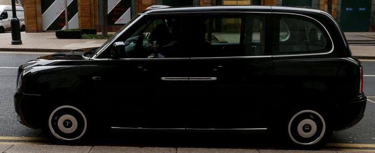 Londra, il giorno del debutto del taxi elettrico