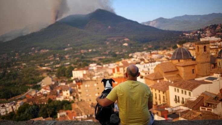 Spagna ancora in fiamme: allerta per la nuova ondata di calore. Sánchez: “Ore difficili”
