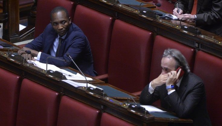 Aboubakar Soumahoro si autosospende dal gruppo Alleanza Verdi-Sinistra: "Risponderò punto su punto"