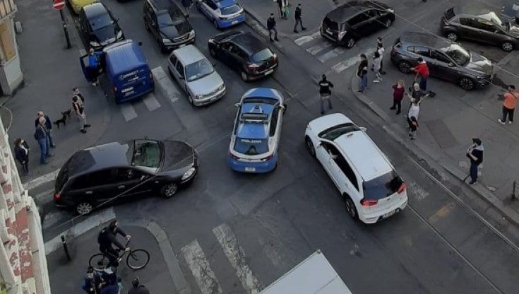 Inseguimento di un ladro "per sbaglio" a Borgo Vittoria: due agenti feriti