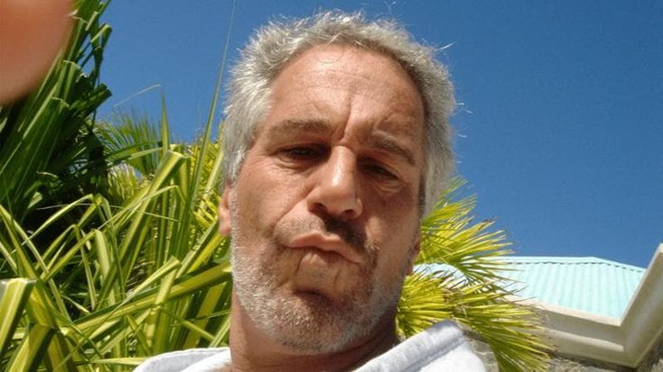 “Epstein aveva dieci complici”: la rivelazione nelle mail dell’Fbi. Trump: “Una caccia alle streghe”