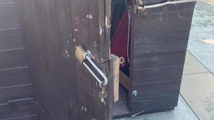Ostia, raid nelle spiagge libere distrutte le sedie per disabili