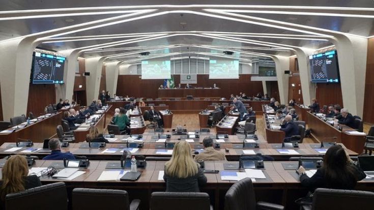 Mozione anti-velo in Regione Lombardia, la Lega sconfessata anche da Forza Italia