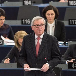 Migranti, Tusk:"Abbiamo due mesi per salvare Schengen"