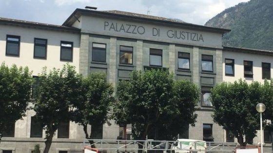 Sondrio, avvocato sparò e ferì la convivente: scarcerato dopo un anno. Il giudice: "Ha compreso le proprie responsabilità" 