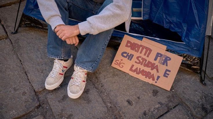 Università, il 57% degli studenti di Bari vive lontano e non può pagare affitti: nuovo allarme delle associazioni