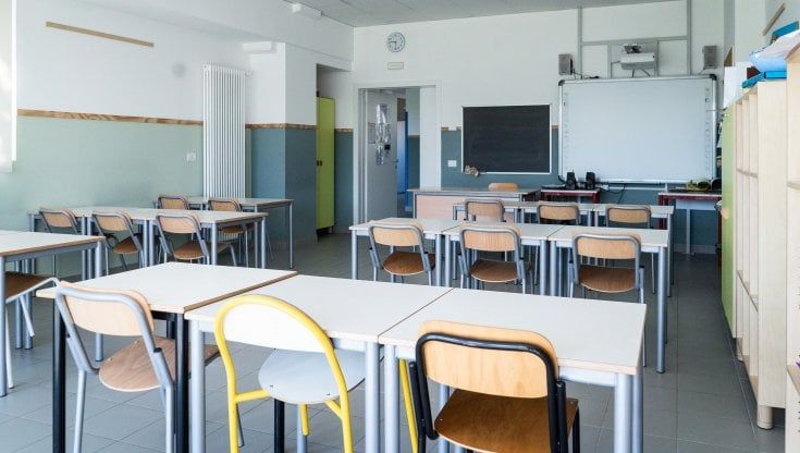 Covid, chiusa per 10 giorni scuola media nel Brindisino: positivi dieci studenti e tre docenti