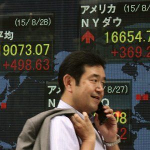 Le Borse Ue rimbalzano con Wall Street. Asia incerta, giù il petrolio 