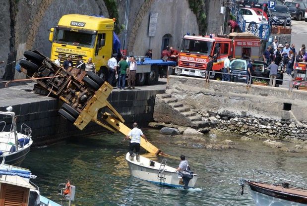 Il crollo della gru<br />nel porto di Amalfi