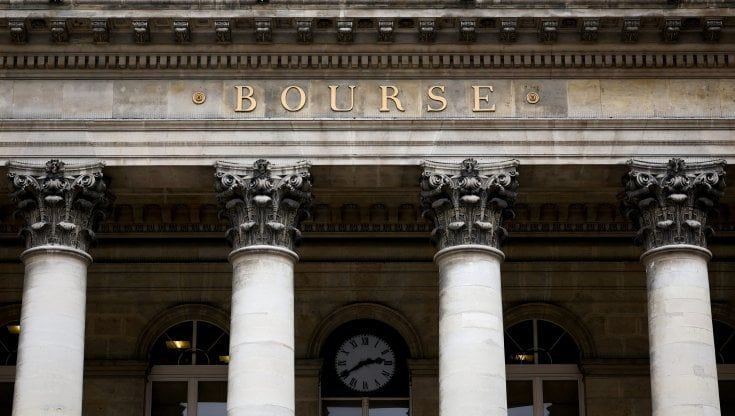 Le Borse di oggi, 24 febbraio. La Russia attacca, i listini Ue crollano. Milano perde il 4,1%. Il petrolio balza oltre 100 dollari. Vola il prezzo del gas