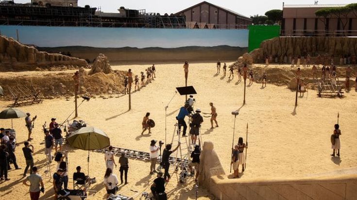 Amore e violenza alla Mostra del cinema. E Venezia si specchia nei colori di Roma