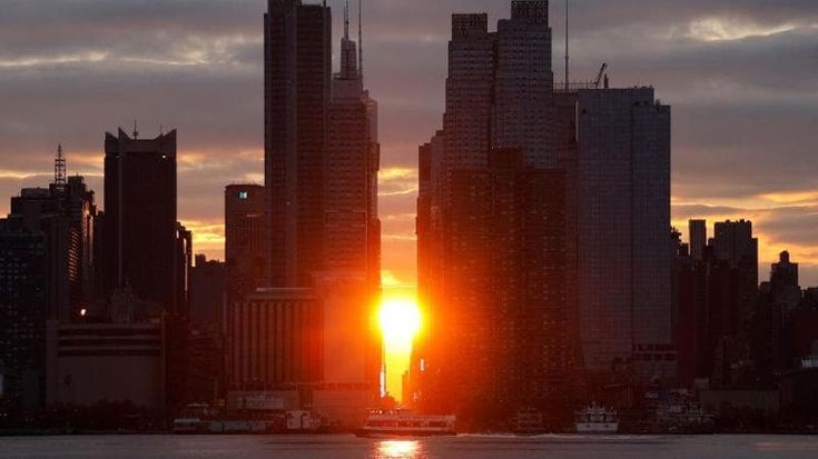 Manhattanhenge: a New York il 28 e 29 maggio il sole si allinea tra i grattacieli al tramonto