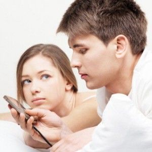 A letto con smartphone e tablet, meno sesso siamo inglesi