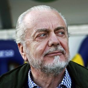 De Laurentiis: ''Higuain, fai vedere quanto ami Napoli''. Salta l'affare Santon
