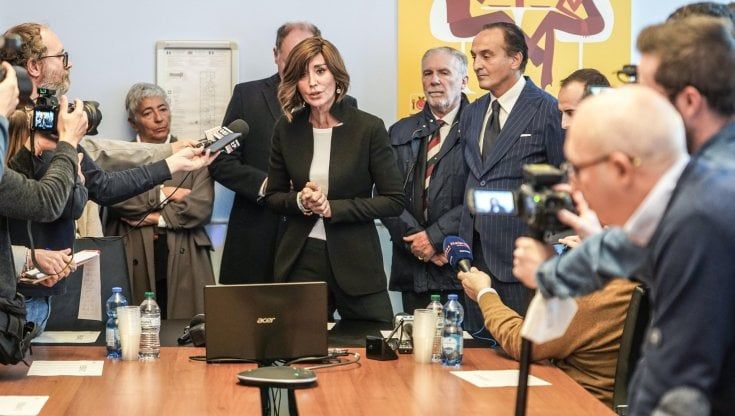 Stuprata in collegio, la solidarietà della ministra Bernini in visita a Torino: "Gravissimo, ma qui gli atenei sono eccellenti"