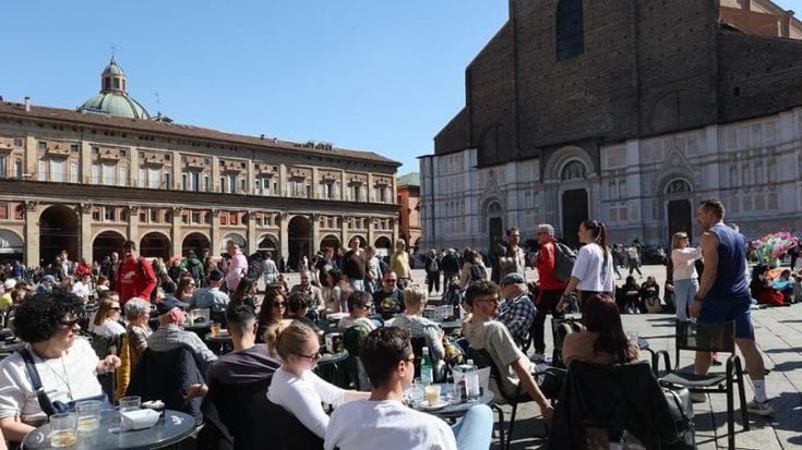 Il turismo vola, il lavoro soffre: 5 milioni di pernottamenti nel 2025. “Personale sottopagato”