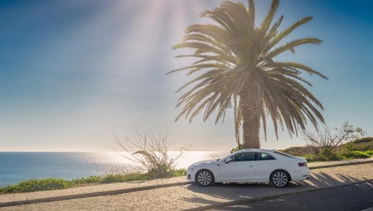Auto roventi sotto il sole estivo: ecco come evitare rischi delle alte temperature