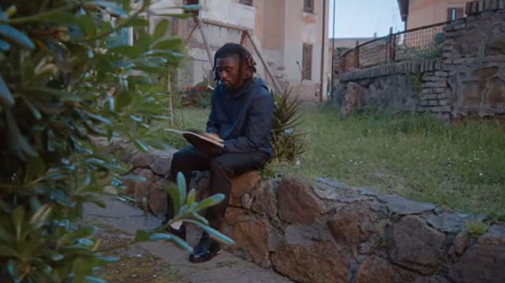 Manu Koné alla Garbatella tra i tifosi: “Passeggiare a Roma è come sfogliare un libro di storia”