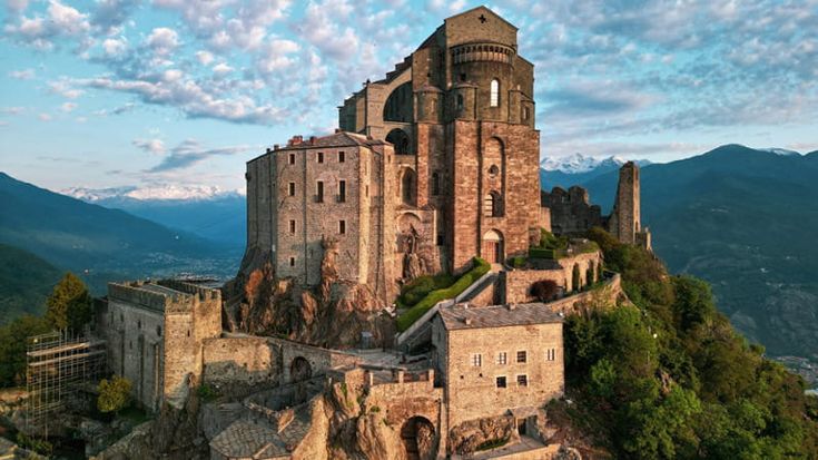 La Sacra di San Michele tra le 10 foto più belle al mondo. Wiki Loves Monuments: l’Italia brilla