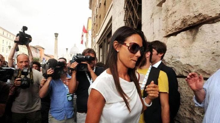 Caso Minetti, ecco la dichiarazione giurata della massaggiatrice: “Mai visto attività di prostituzione, mie parole distorte”