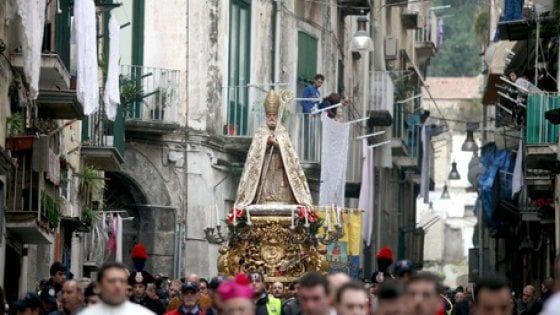 Pregiudicati tra i portatori della statua di San Rocco, parrocco annulla la processione a Cosoleto nel Reggino