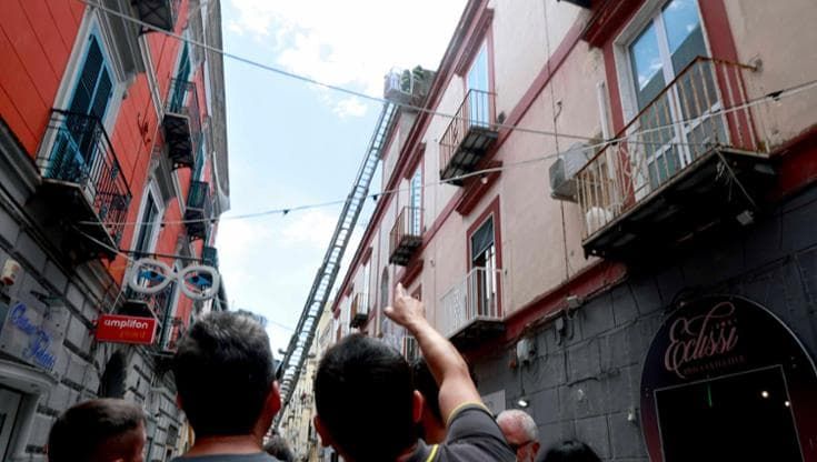 Campi Flegrei, venti sfollati a Bacoli: 93 edifici lesionati o danneggiati