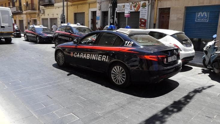 Due colpi di arma da fuoco nel centro storico di Gela, indagano i carabinieri