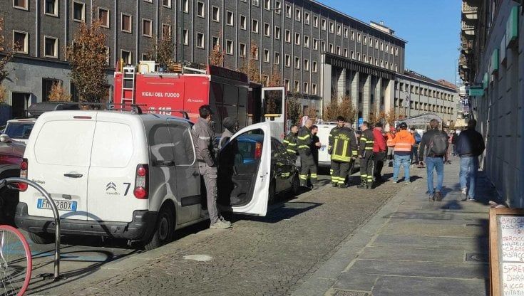 Via Nizza, bomba a mano scoppia in un cantiere: operaio di 22 anni ferito alle gambe