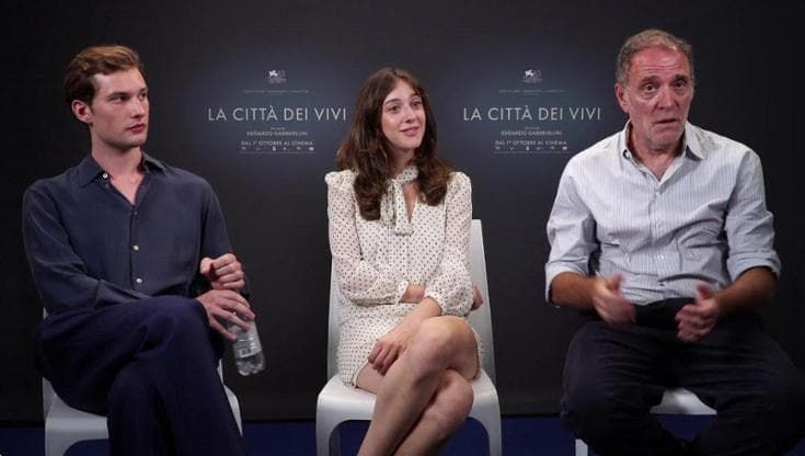 "La città dei vivi" a Venezia. Mastandrea: "La cronaca si ferma all’orrore, il cinema entra nel buio"