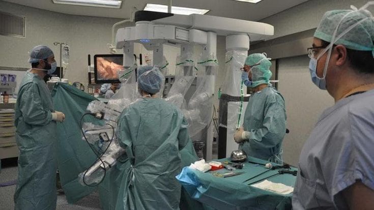 L’addio dei medici al servizio pubblico in Puglia: “Nel privato ci pagano meglio. Ma lavoro più stressante”