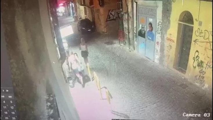 Napoli, turiste scappano dal ristorante senza pagare: indaga la polizia postale