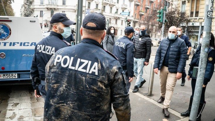 Tornano gli uomini talpa con un colpo stile ligera
