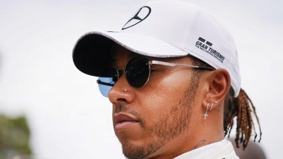 F1, Hamilton: "Statua Bristol resti nel fiume, eliminare i simboli razzisti"