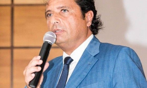 Schettino all'Universit&agrave;, durante un seminario insegna come gestire il panico