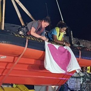 La vergogna sul molo di Lampedusa