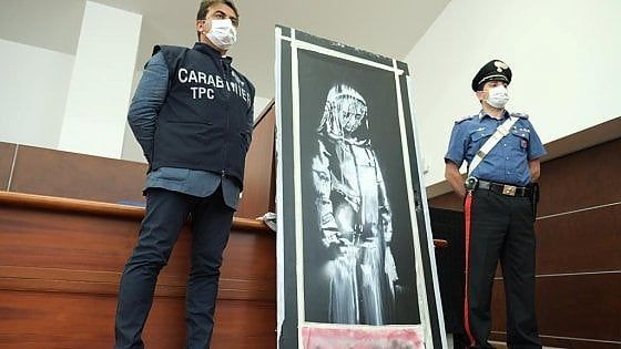 "Furto per motivi economici". Esclusa la pista terroristica per la porta del Bataclan rubata