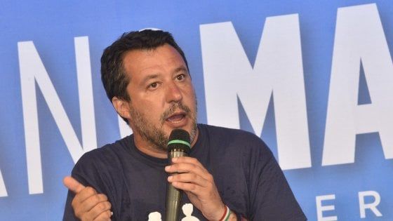 Migranti, Salvini attacca il governo: "Grazie a Conte è ricominciata la pacchia. Proposte di Di Maio tardive, ci sono già i decreti sicurezza"
