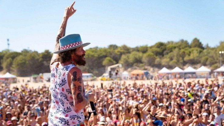 Castel Volturno, in 25 mila al "party": il popolo di Jovanotti fa festa sulla spiaggia