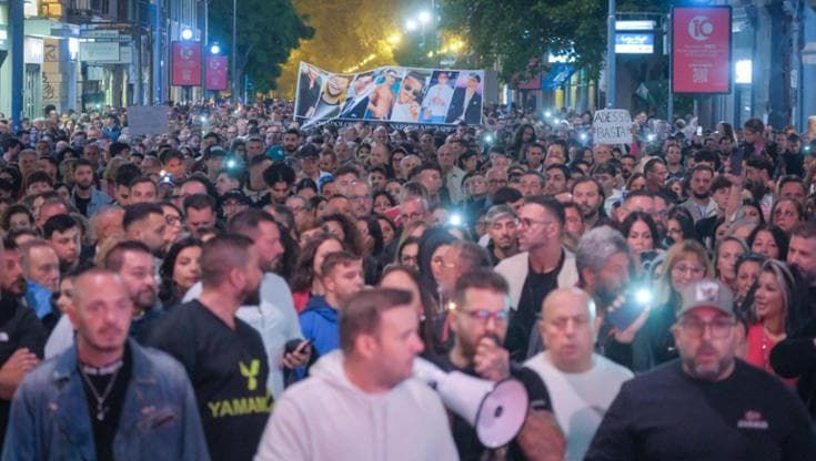 Palermo, in duemila sfilano per le vie del centro: “Basta morti senza senso”. Lagalla contestato