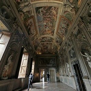 La Galleria dei Carracci, crepe sulle pitture: parte il restauro