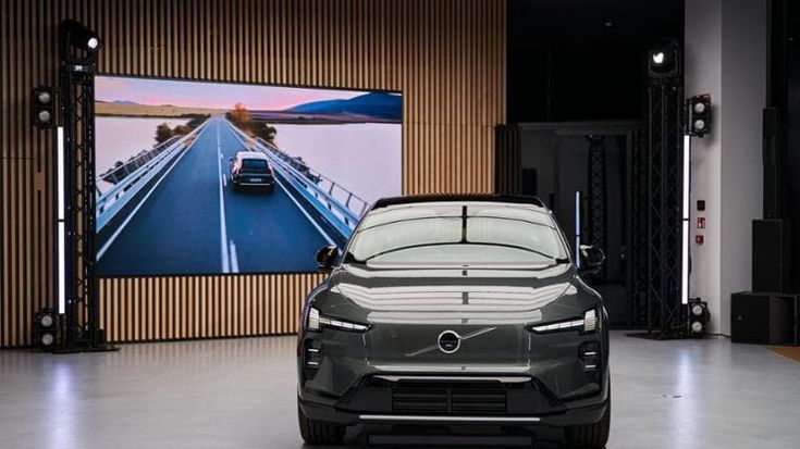 Volvo EX60, nata per stupire con l'intelligenza artificiale. Come va