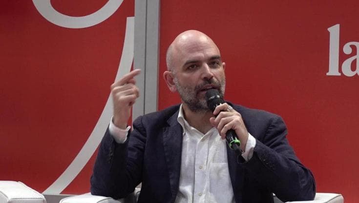 Saviano: "Con Gomorra vent'anni fa ho fregato i camorristi e mi sono rovinato la vita"