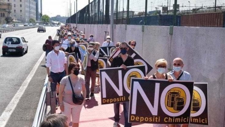 Genova, depositi chimici in porto: la Regione stoppa il trasferimento