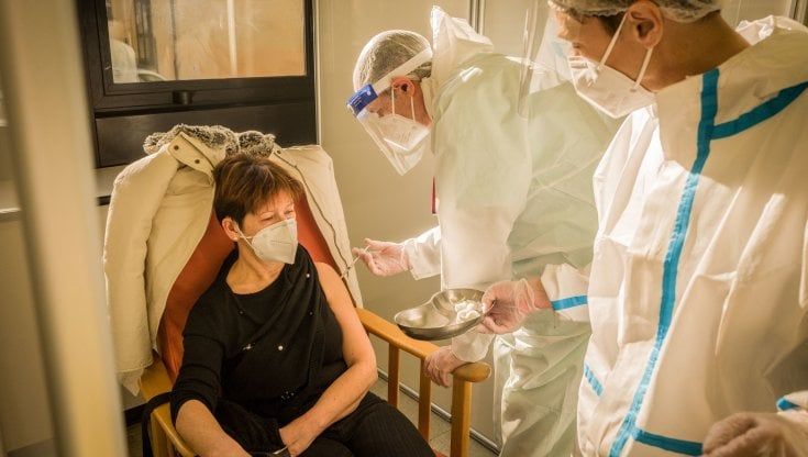 Vaccini anti Covid, in Puglia dosi anche a Pasqua e Pasquetta per caregiver e familiari dei minori di 16 anni disabili