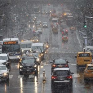 Nuova sfida di Trump all'ambiente: pronto ad allentare limiti sulle emissioni delle auto
