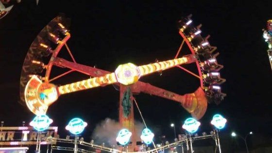 Bari, 17enne si ferisce sulle giostre della festa di San Nicola: "Nessun soccorso per 45 minuti" 