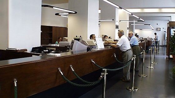 Filiali bancarie sotto assedio, in Gran Bretagna la metà è "inutile"