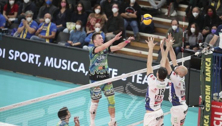 Volley, Superlega: Perugia cade al tie-break a Trento, Piacenza scavalca Monza