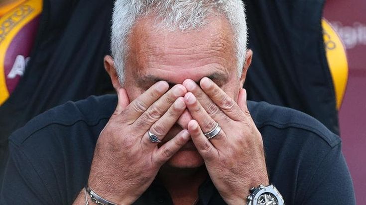 Mourinho, 50 mila euro di multa e 10 giorni di squalifica per le offese a Chiffi. Salterà le prime due partite di campionato